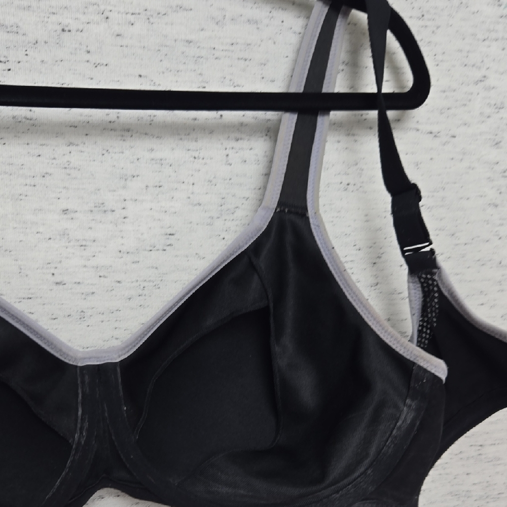 Wacoal Black and Gray Contour High Impact Sports Bra - Picture 6 of 7